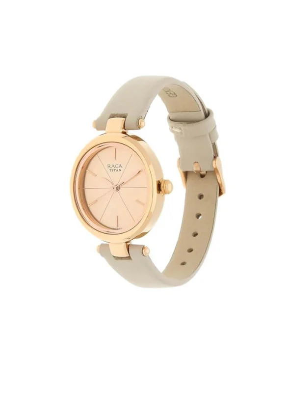 تيتان ساعة تيتان راجا النسائية بقرص ذهبي وردي وسوار جلدي